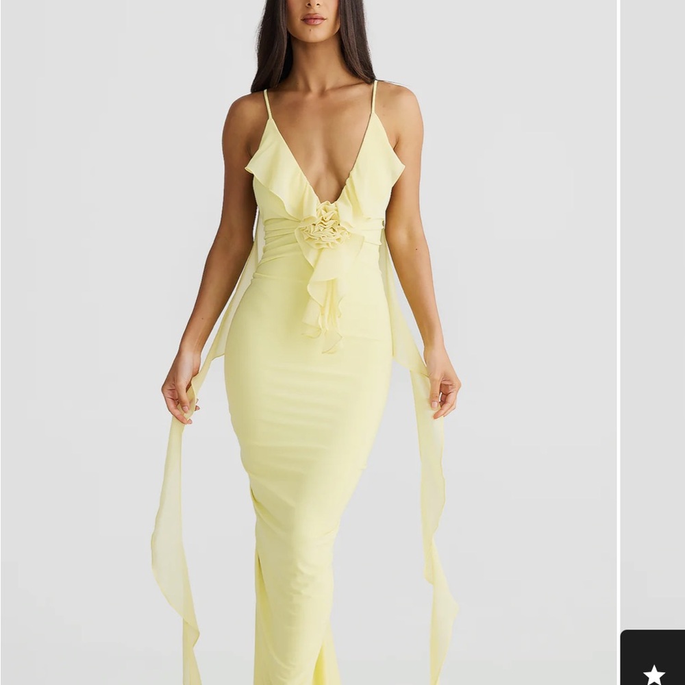 Backless V-Neck Floral Ruffle Maxi Dress in Pale Yellow